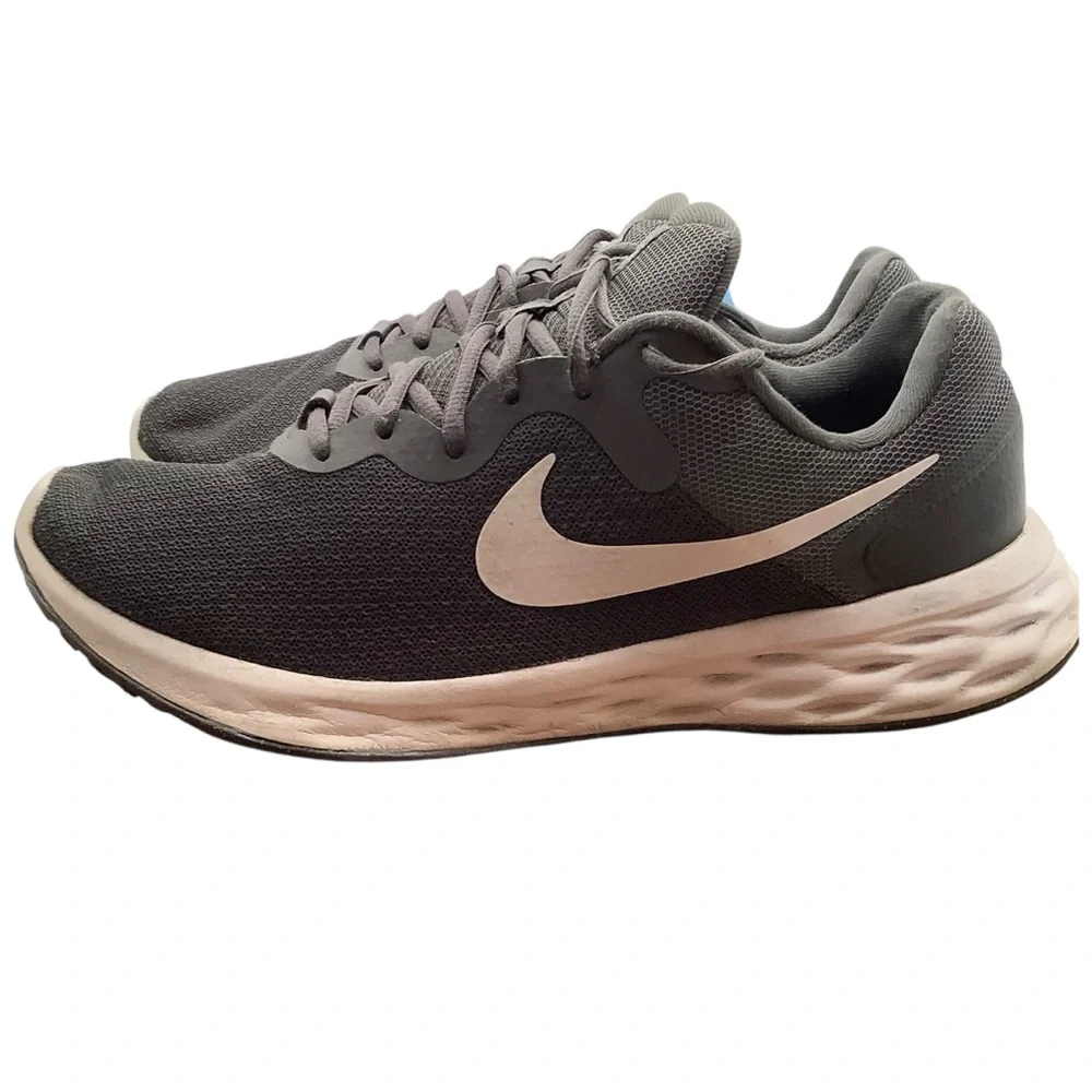 Nike Men's Gray Athletic‎ Shoes size 10.5